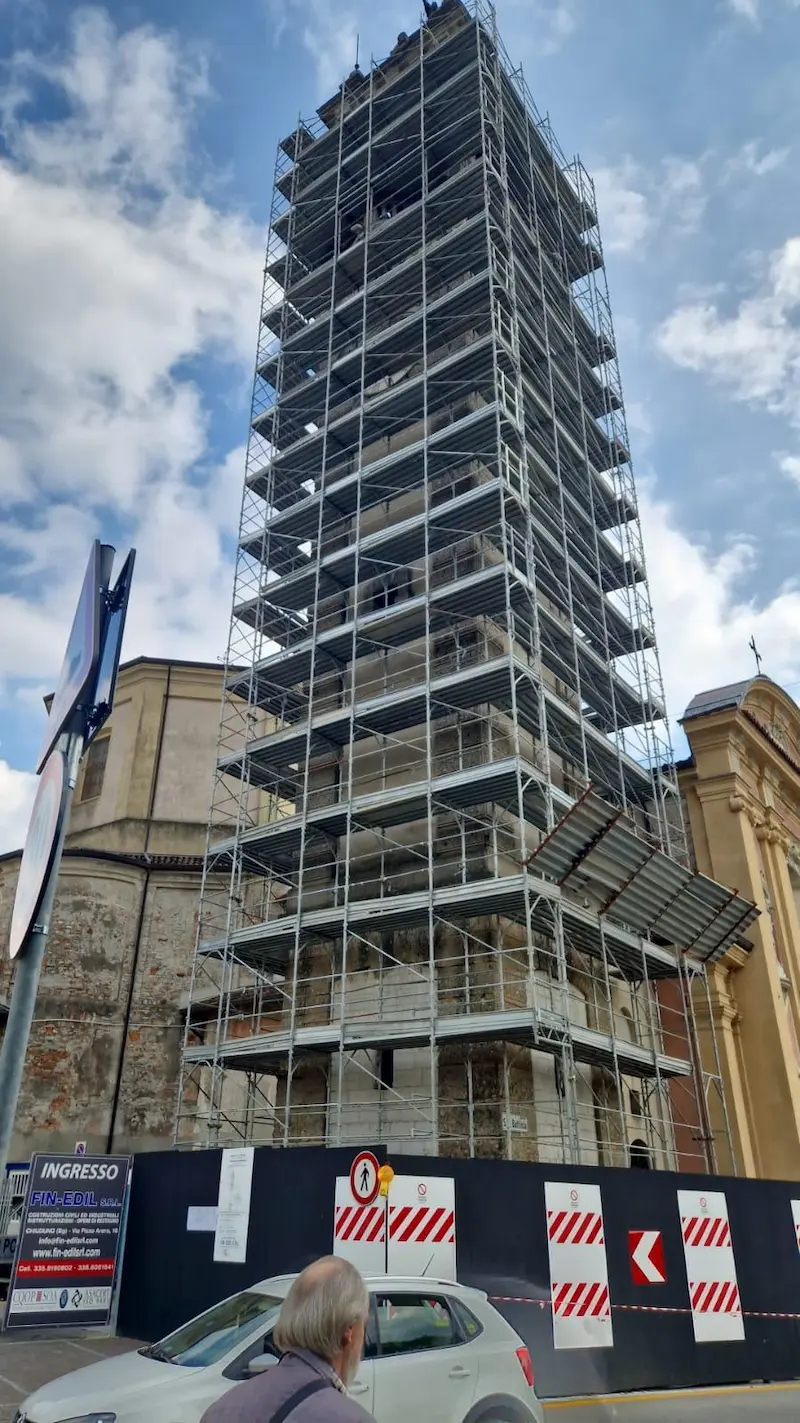Consolidamento e ristrutturazione campanile - Alme - Bergamo - Inizio intervento di restauro